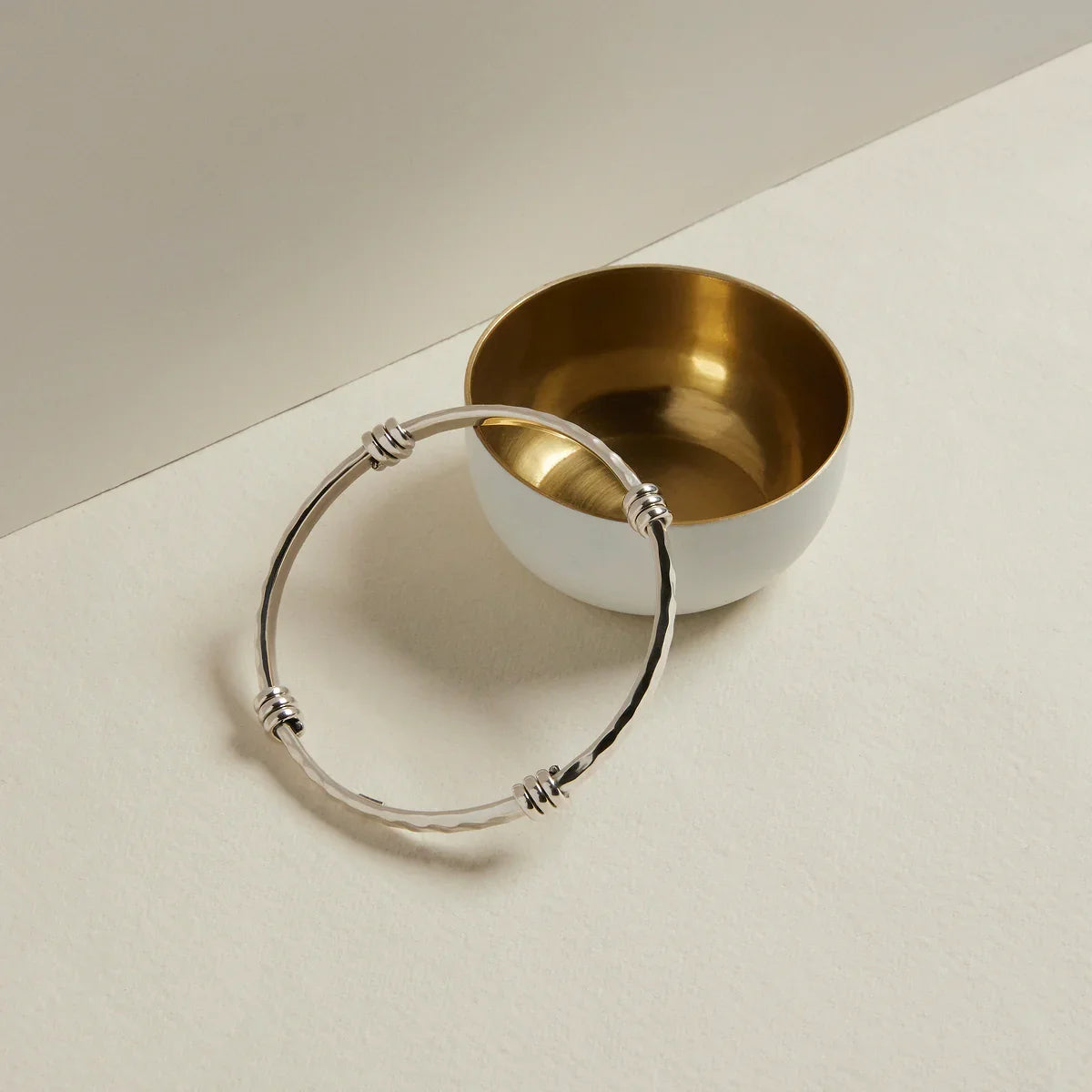NAJO Silver Amarres Bangle