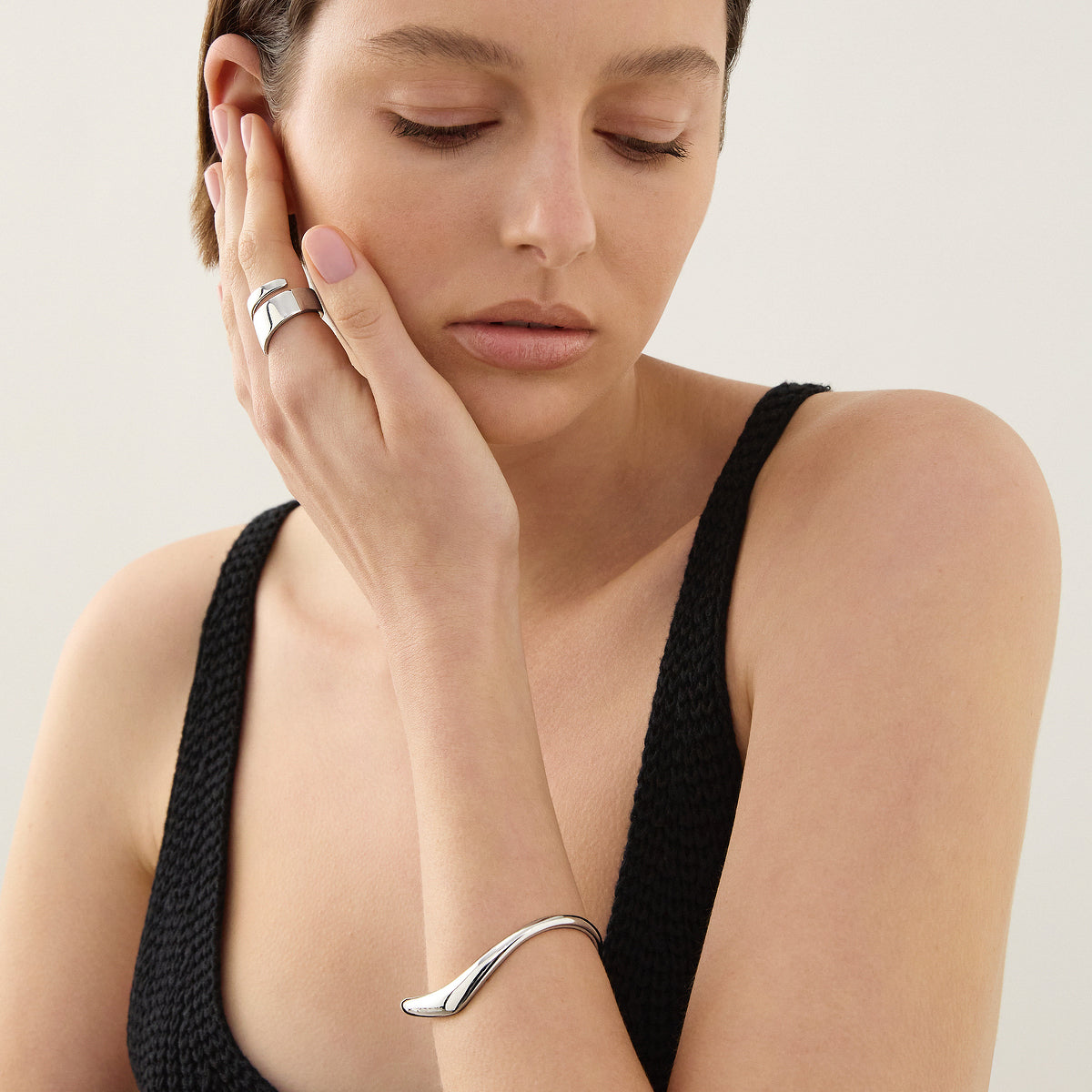 NAJO La Muse Hinged Cuff