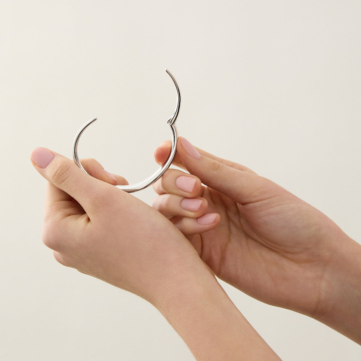 NAJO La Muse Hinged Cuff