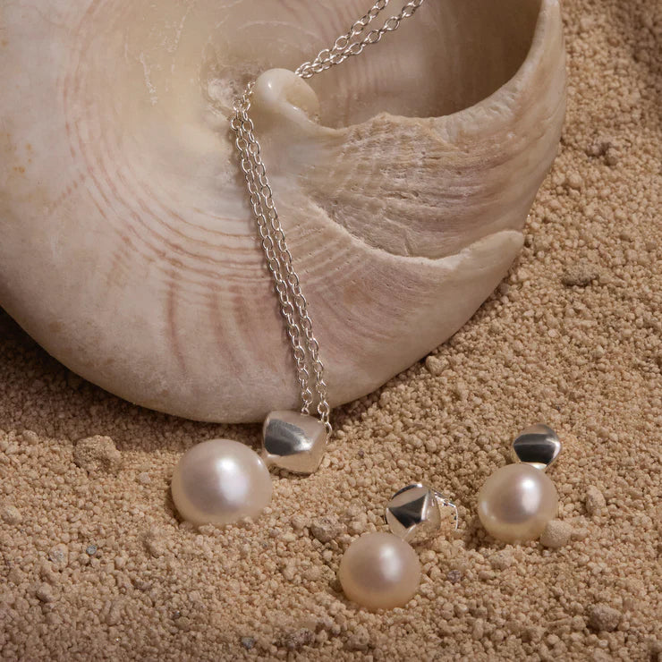Mirage Pearl Earring